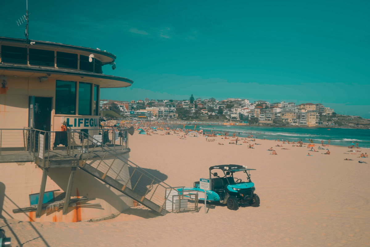 A picture of the very instagrammable lifeguard box at Bondi Beach