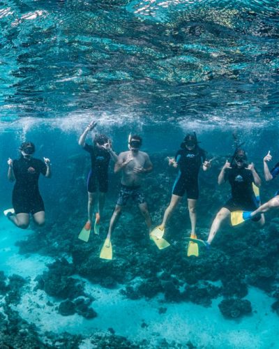 group-photo-west-coast-boat-snorkelling-welcome-to-travel