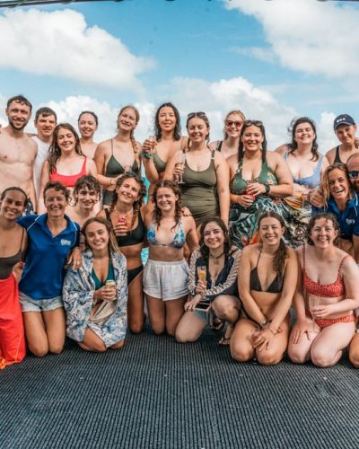 group-photo-west-coast-boat-party-welcome-to-travel